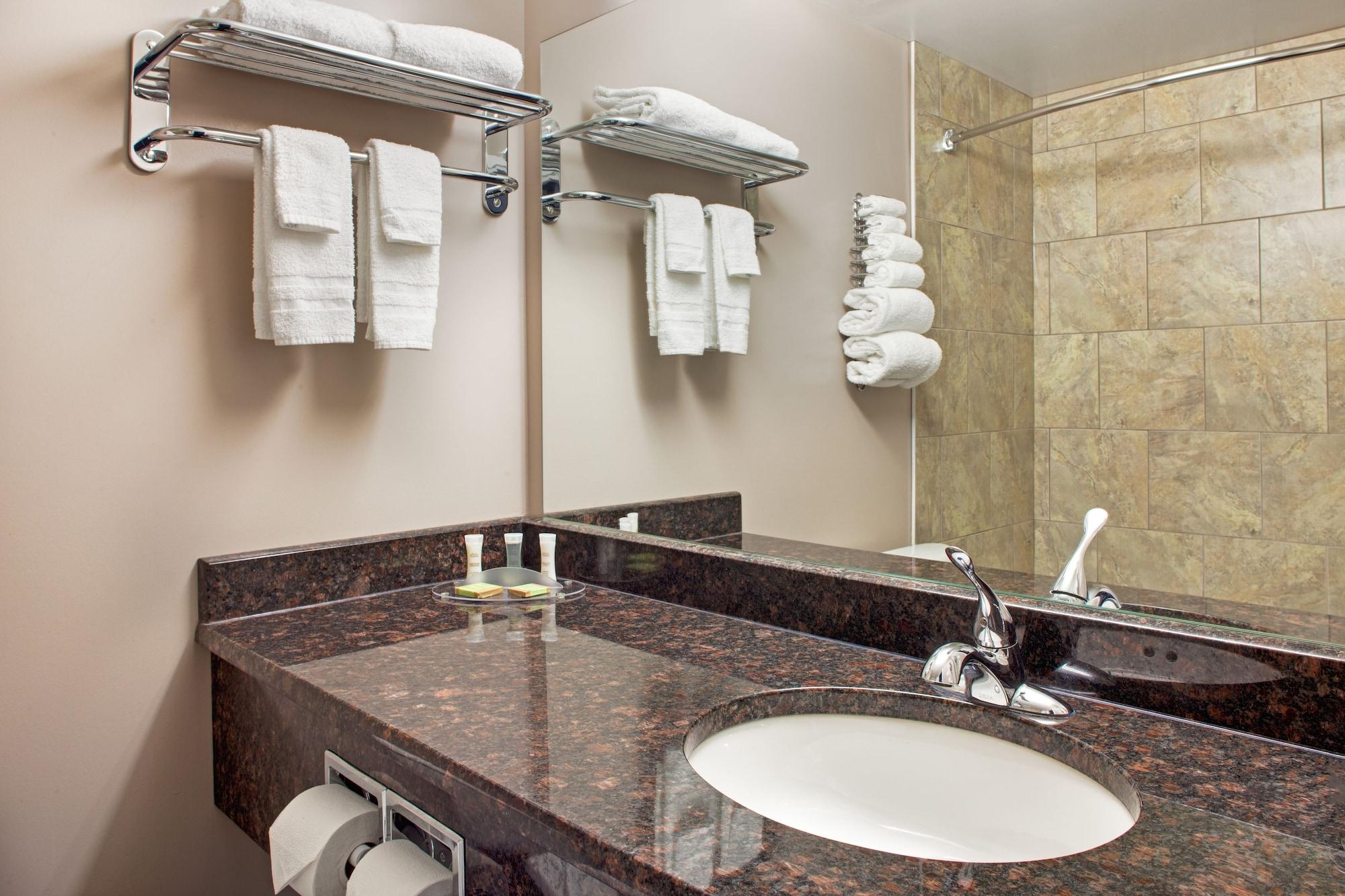 Motel Super 8 By Wyndham Brandon Mb Esterno foto