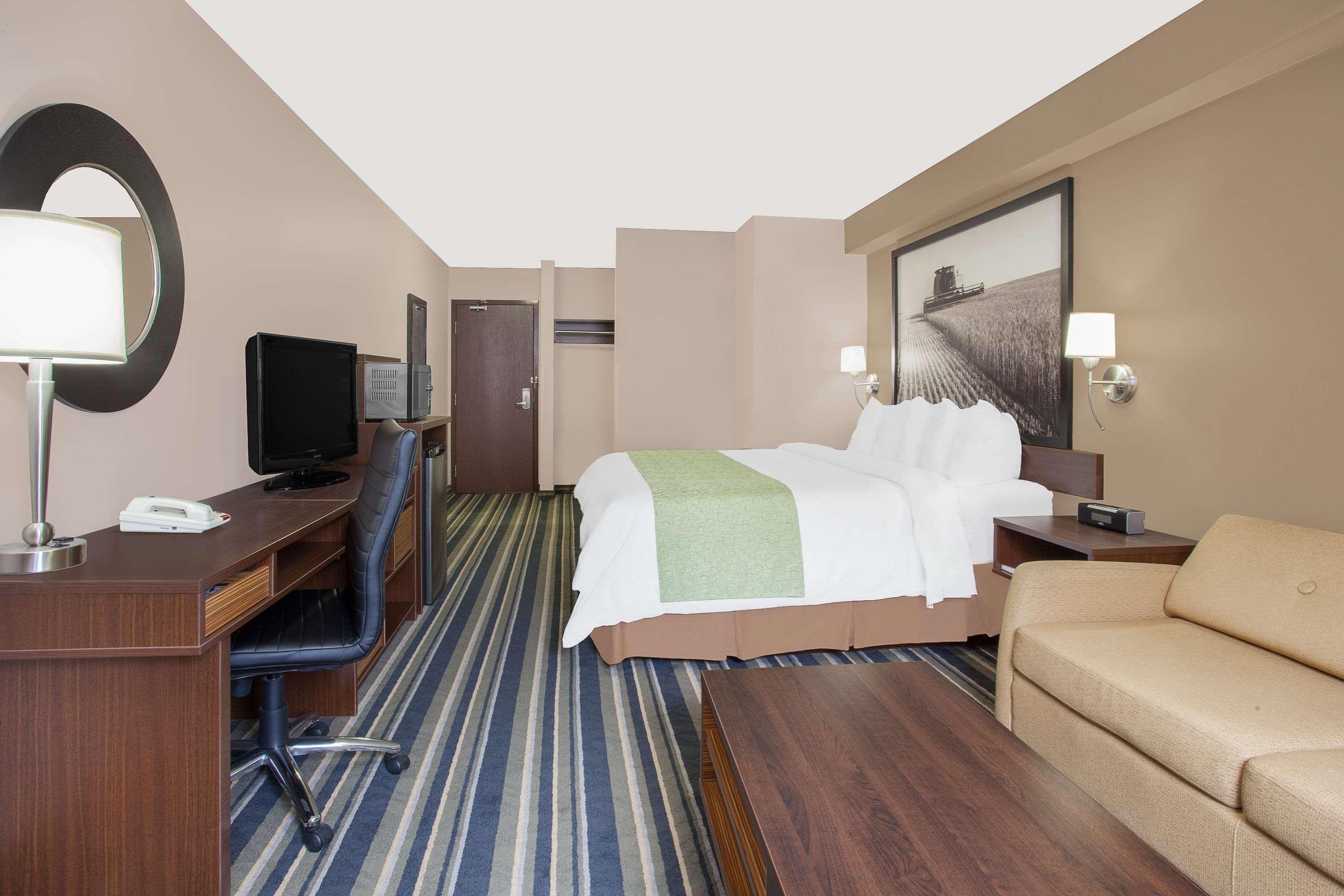 Motel Super 8 By Wyndham Brandon Mb Esterno foto