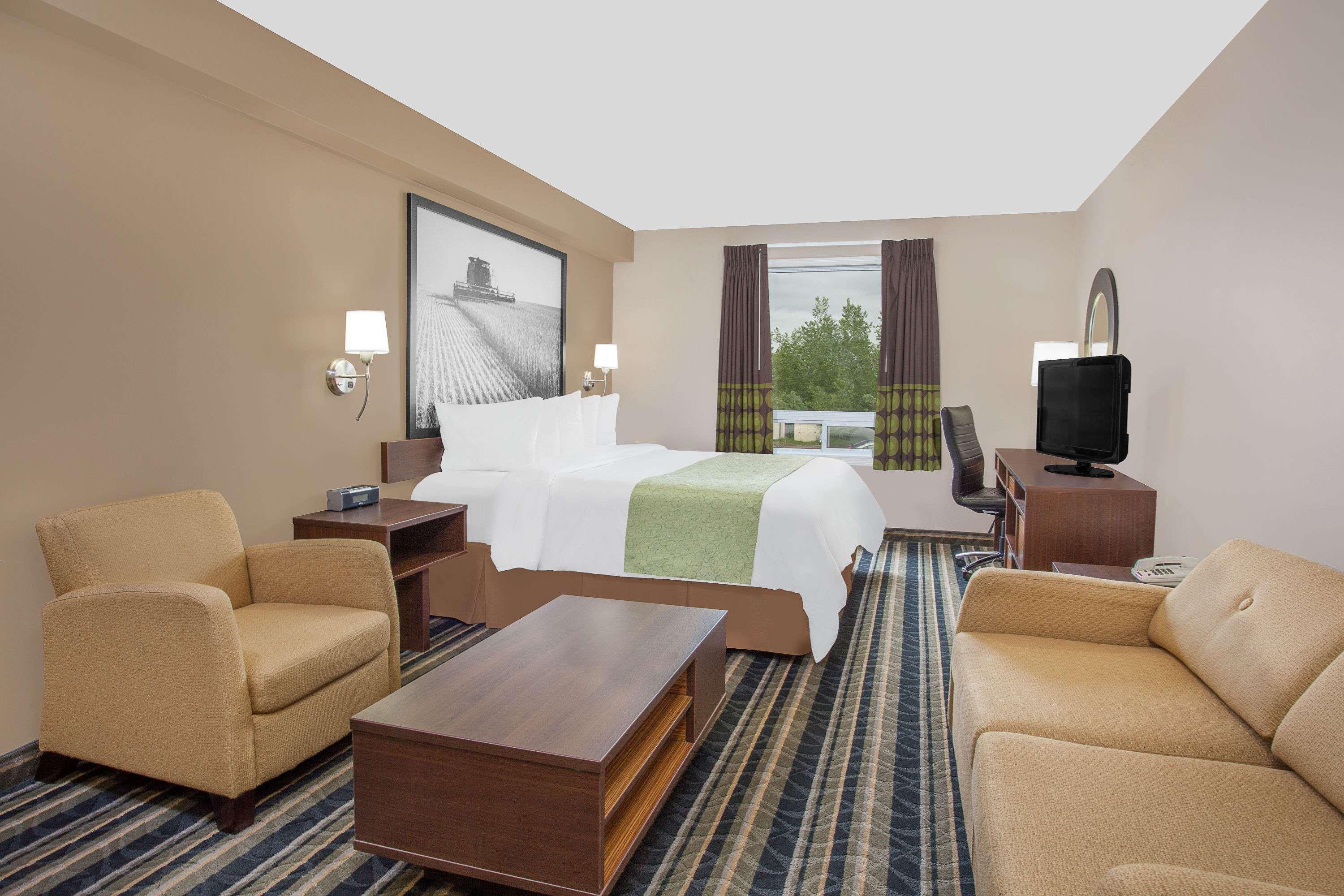 Motel Super 8 By Wyndham Brandon Mb Esterno foto