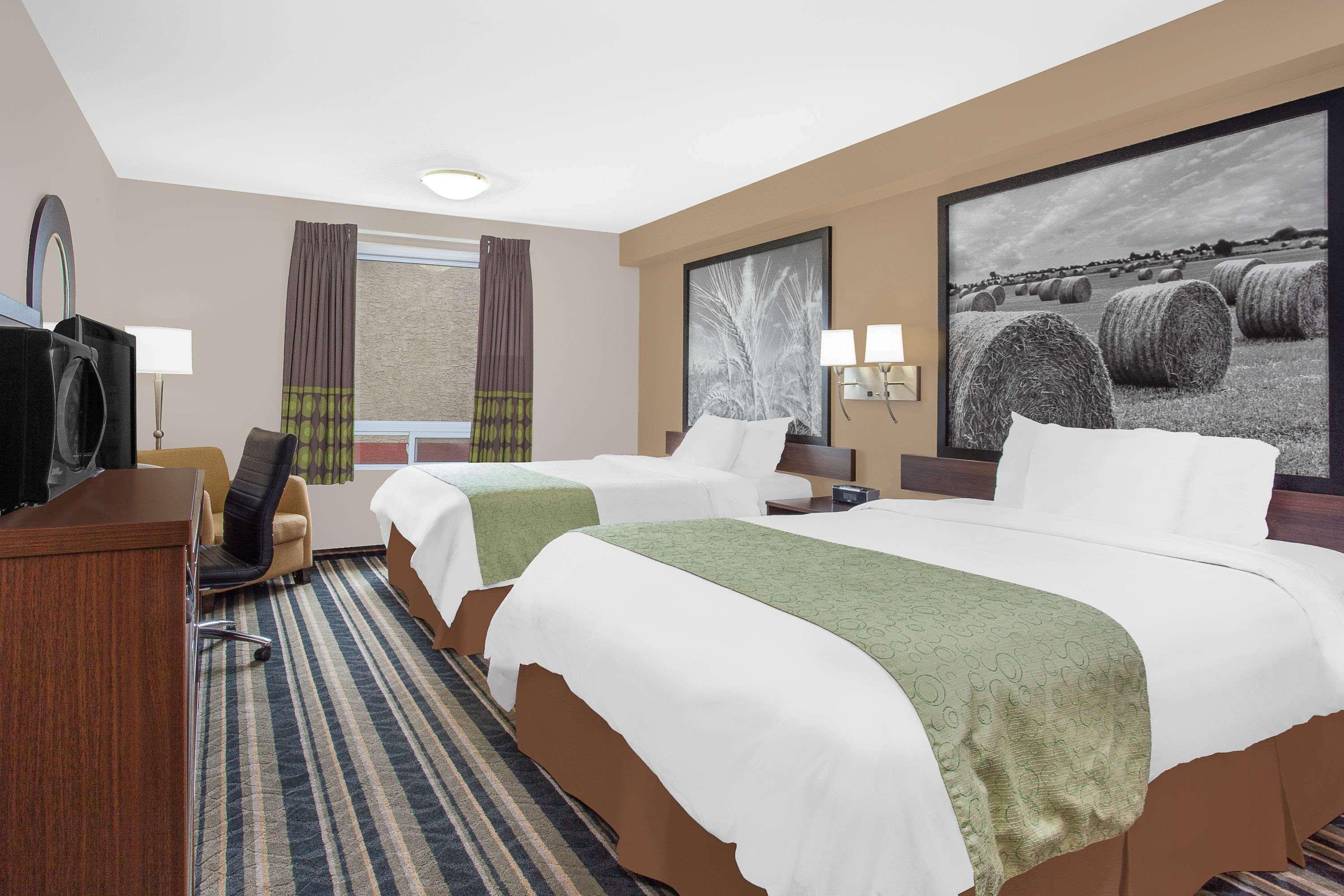 Motel Super 8 By Wyndham Brandon Mb Esterno foto