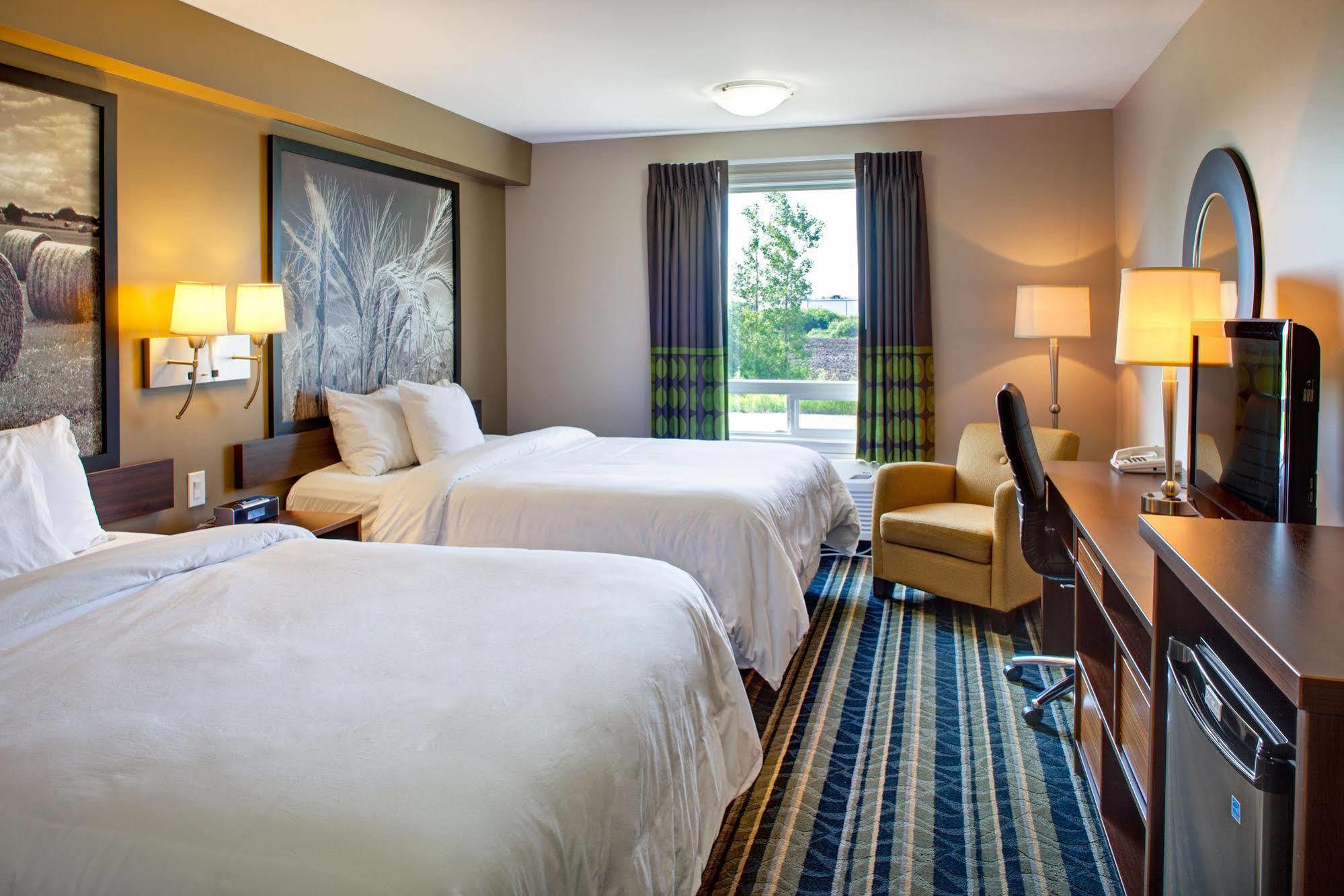 Motel Super 8 By Wyndham Brandon Mb Esterno foto